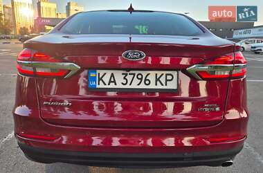 Седан Ford Fusion 2019 в 