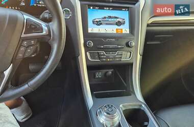 Седан Ford Fusion 2019 в 