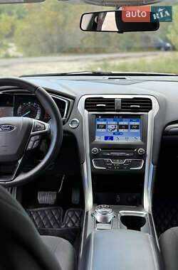 Седан Ford Fusion 2017 в 