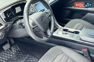 Седан Ford Fusion 2017 в 