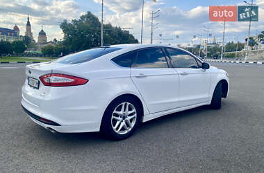 Седан Ford Fusion 2013 в 