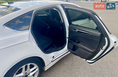 Седан Ford Fusion 2013 в 