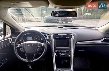 Седан Ford Fusion 2016 в 