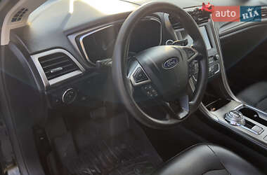 Седан Ford Fusion 2017 в 