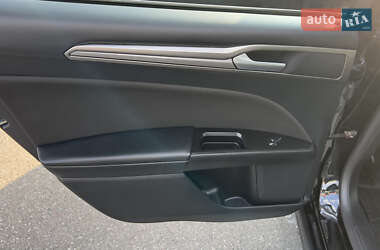 Седан Ford Fusion 2017 в 