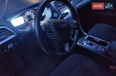 Седан Ford Fusion 2018 в 