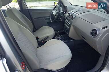 Хэтчбек Ford Fusion 2005 в 