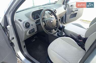 Хэтчбек Ford Fusion 2005 в 