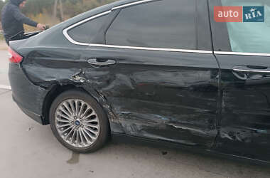 Седан Ford Fusion 2013 в 