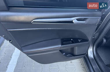 Седан Ford Fusion 2015 в 
