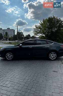 Седан Ford Fusion 2015 в 