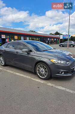 Седан Ford Fusion 2015 в 