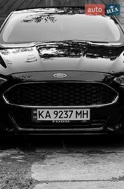 Седан Ford Fusion 2015 в 