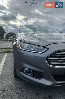 Седан Ford Fusion 2012 в 