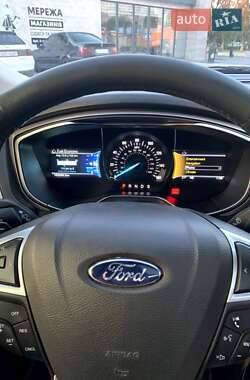 Седан Ford Fusion 2016 в 