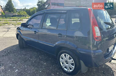 Хэтчбек Ford Fusion 2010 в 