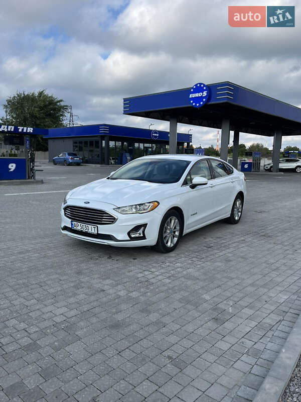 Седан Ford Fusion 2019 в 