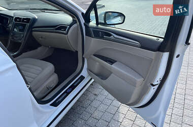 Седан Ford Fusion 2019 в 