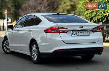 Седан Ford Fusion 2016 в 