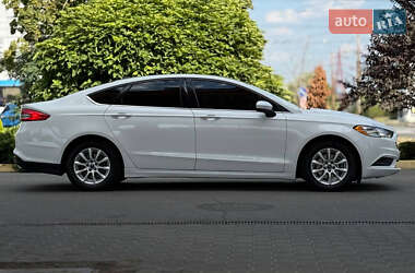 Седан Ford Fusion 2016 в 