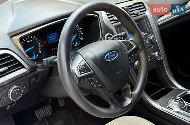 Седан Ford Fusion 2016 в 