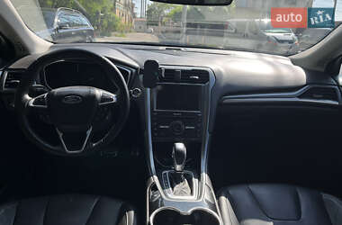 Седан Ford Fusion 2015 в 