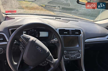Седан Ford Fusion 2018 в 