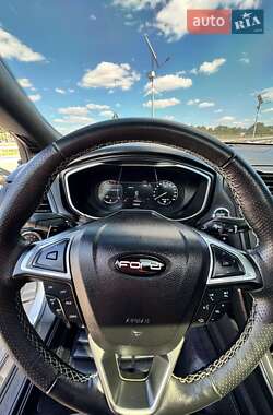 Седан Ford Fusion 2016 в Широком