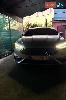 Седан Ford Fusion 2016 в 