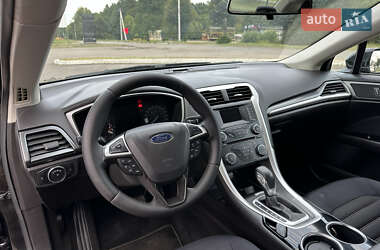 Седан Ford Fusion 2013 в 