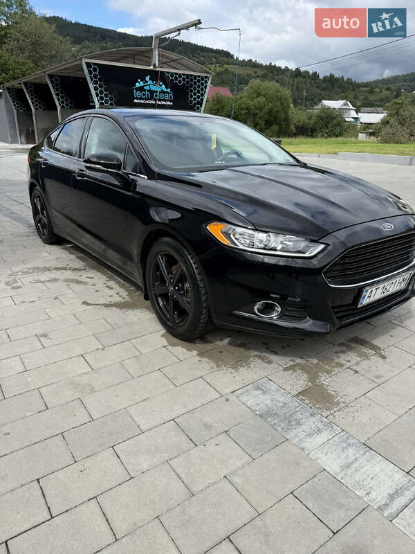 Седан Ford Fusion 2016 в Яремче