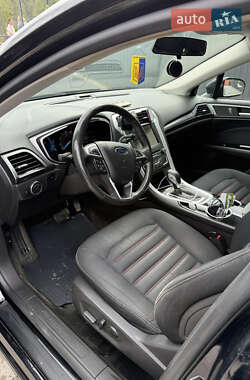 Седан Ford Fusion 2016 в 
