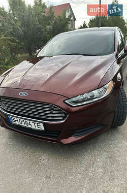 Седан Ford Fusion 2014 в 