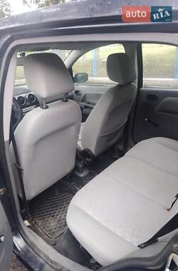 Хэтчбек Ford Fusion 2005 в 