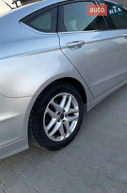 Седан Ford Fusion 2015 в 