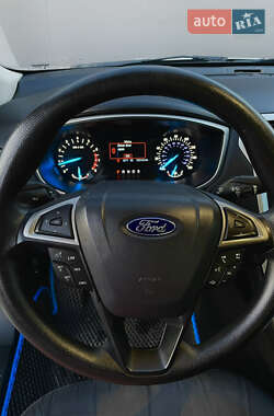 Седан Ford Fusion 2015 в 