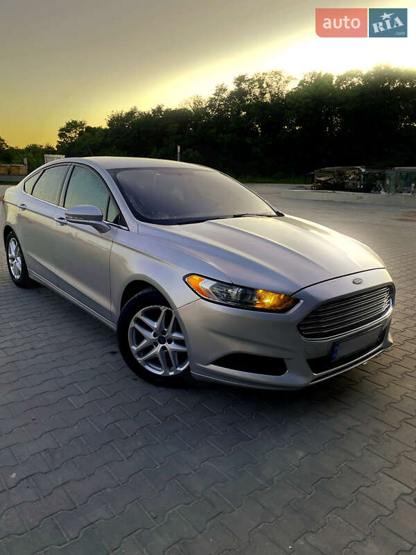 Седан Ford Fusion 2015 в 