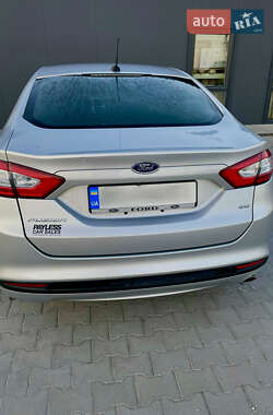 Седан Ford Fusion 2015 в 