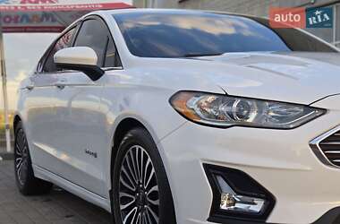 Седан Ford Fusion 2019 в 