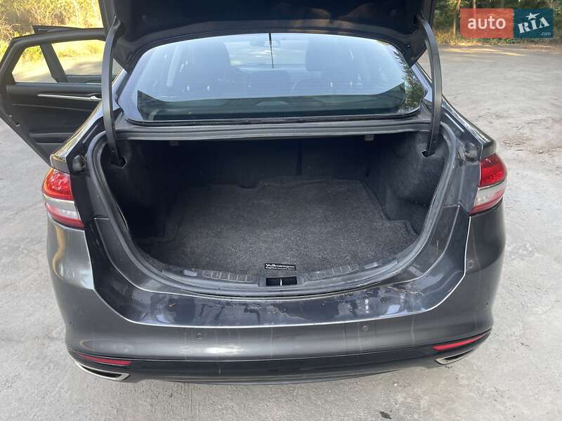 Седан Ford Fusion 2016 в Кам'янському