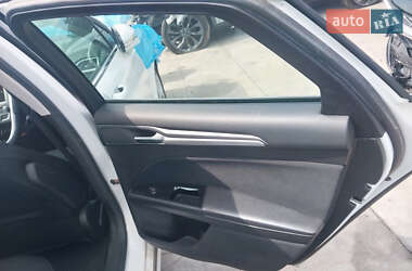 Седан Ford Fusion 2016 в 