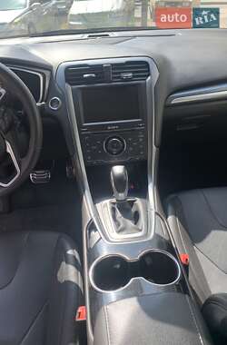 Седан Ford Fusion 2015 в 