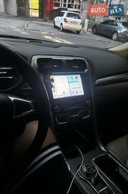 Седан Ford Fusion 2016 в 