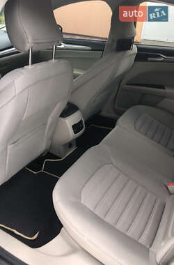Седан Ford Fusion 2016 в 