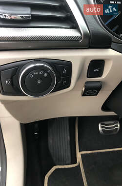 Седан Ford Fusion 2016 в 