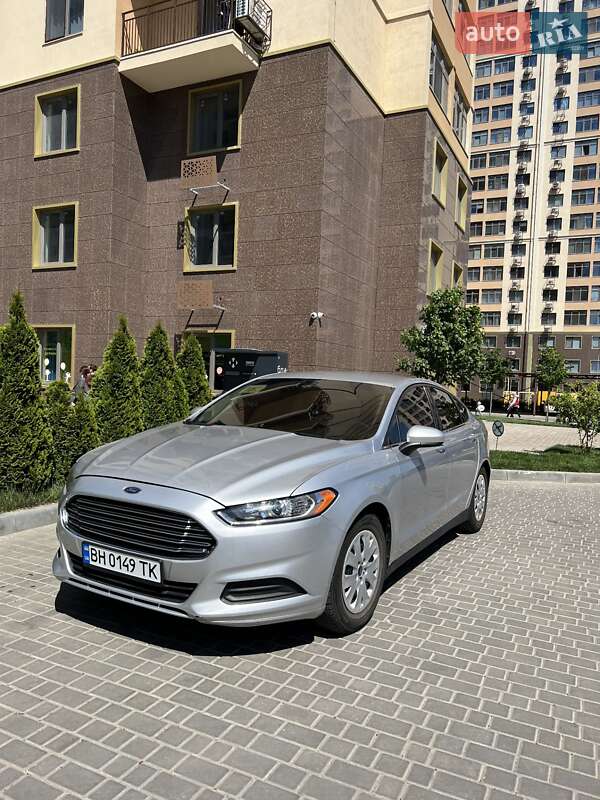 Седан Ford Fusion 2013 в 