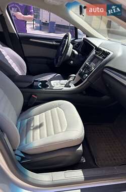 Седан Ford Fusion 2013 в 