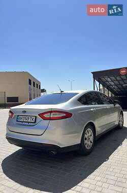 Седан Ford Fusion 2013 в 