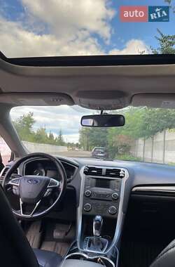 Седан Ford Fusion 2015 в 