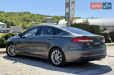 Седан Ford Fusion 2019 в 